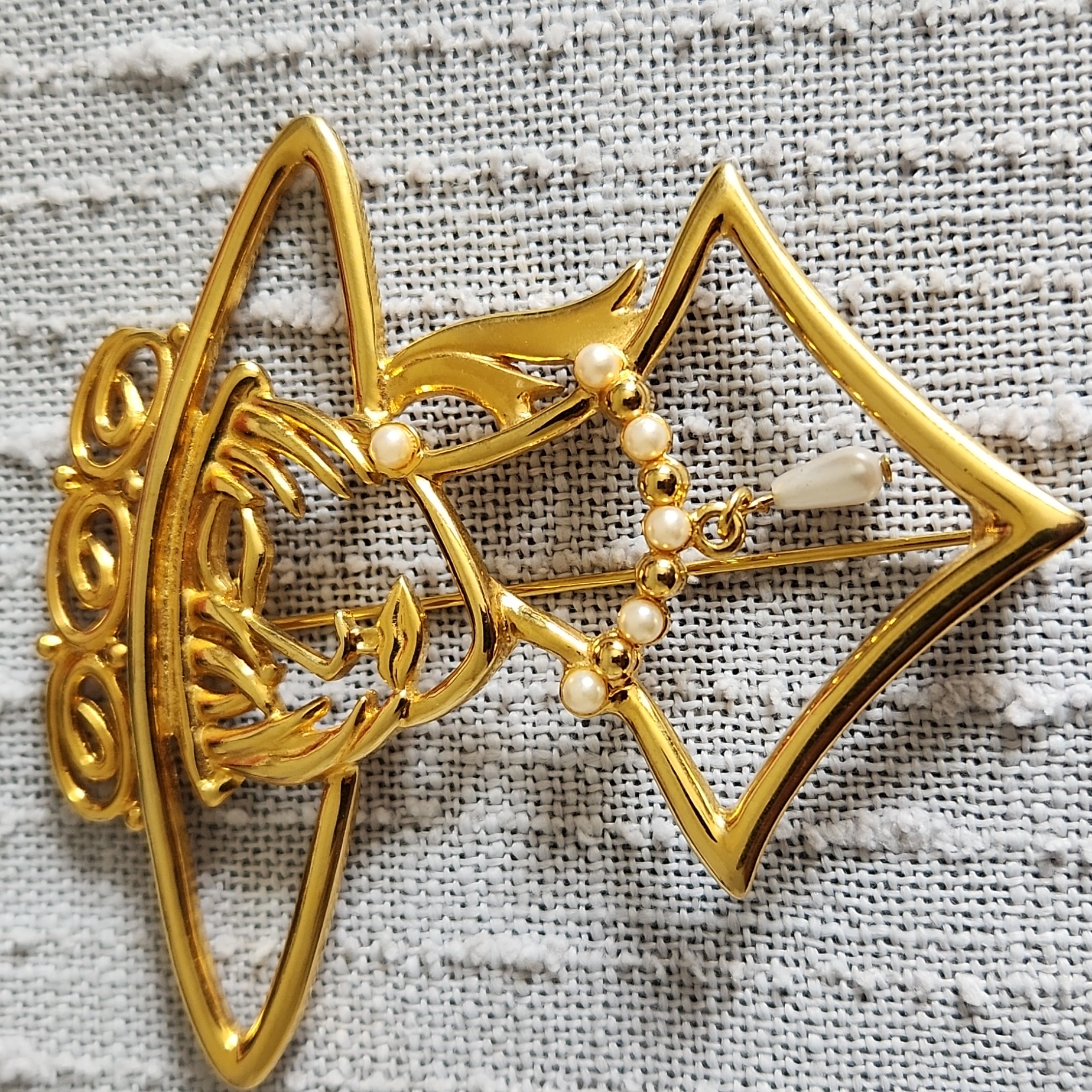 Vintage Jj Jonette Gold-Tone Lady In Hat Brooch With Faux Pearls 25$